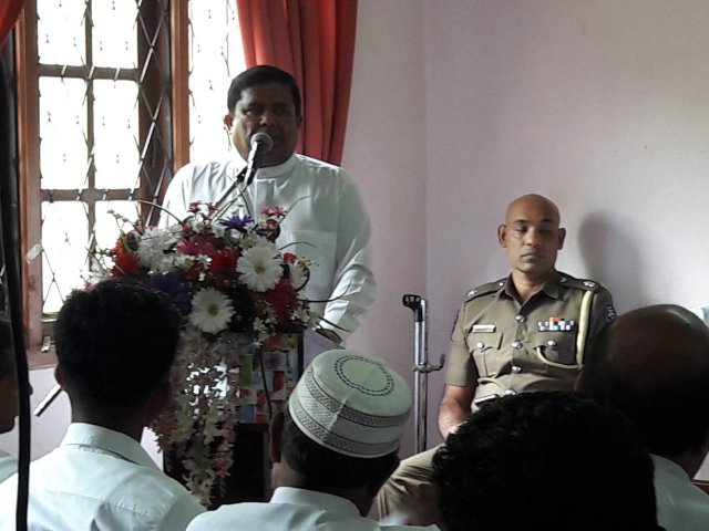 නව තෙමහල් ගොඩනැගිල්ල සඳහා මුල්ගල තැබීම
